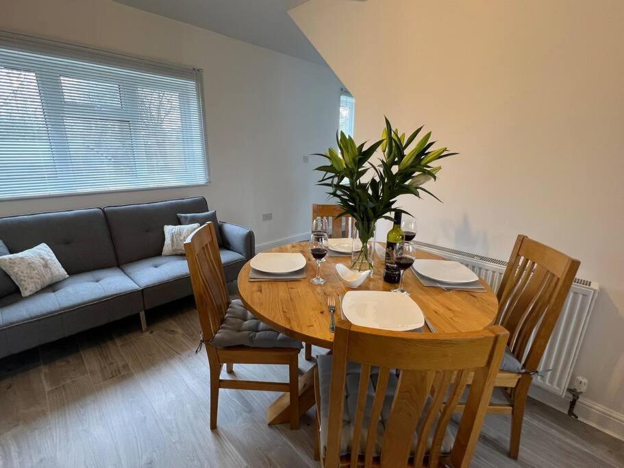 Ground Floor Flat With Parking, Sleeps 3 Apartamento Wheatley Exterior foto